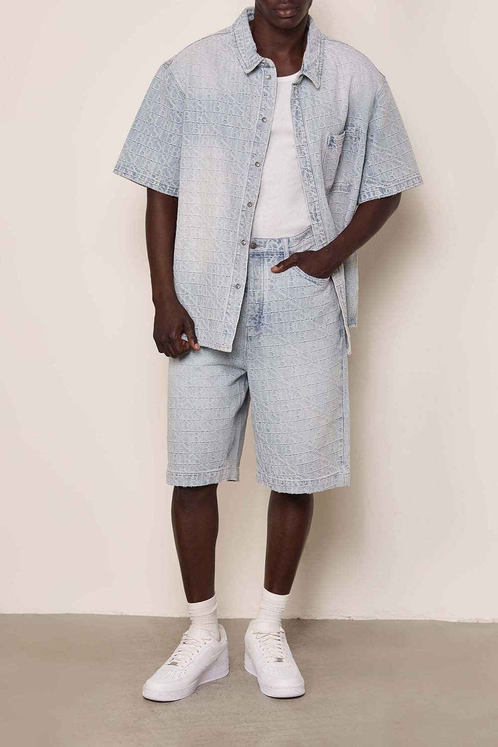 חולצת כפתורים